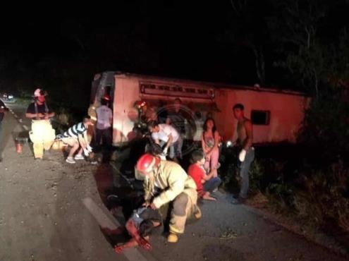 Se accidenta autobús con destino a Acayucan; 4 muertos