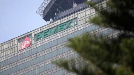 Fitch Ratings recorta calificación de Pemex ante caída del petróleo