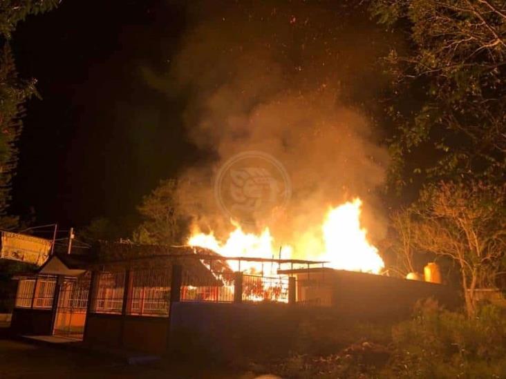 En Álamo, se incendia restaurante La Palapa del Indio