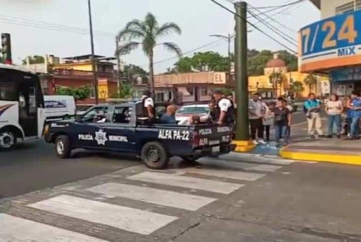 Policía municipal de Orizaba frustra asalto a taxista