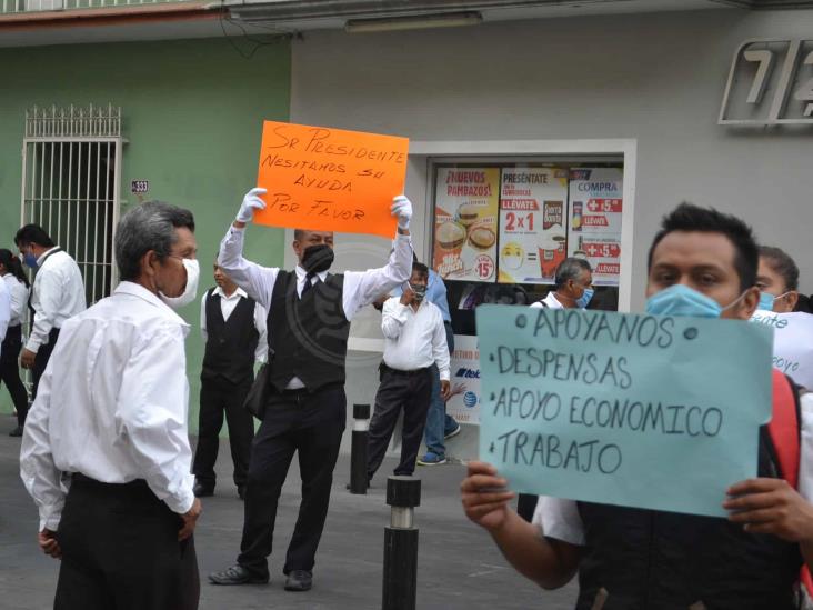 Protestan meseros en Orizaba; también piden apoyos