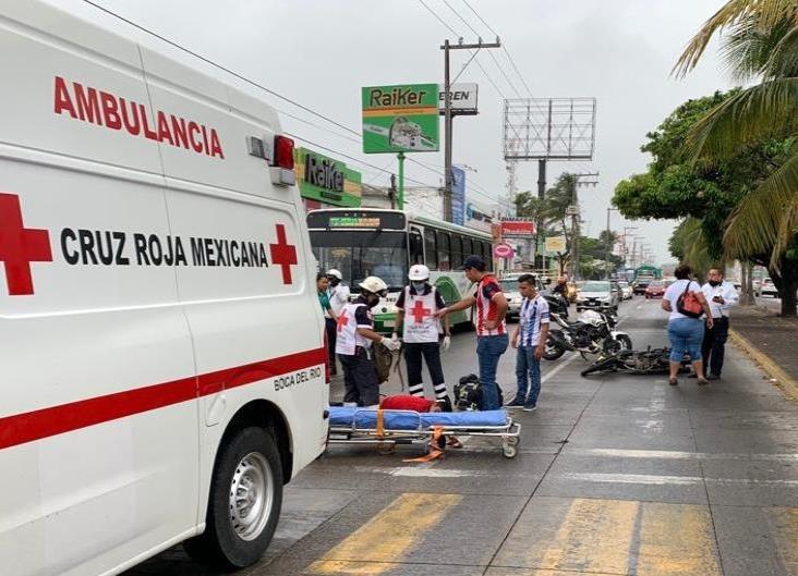 Derrapa motociclista sobre la avenida Ejército Mexicano