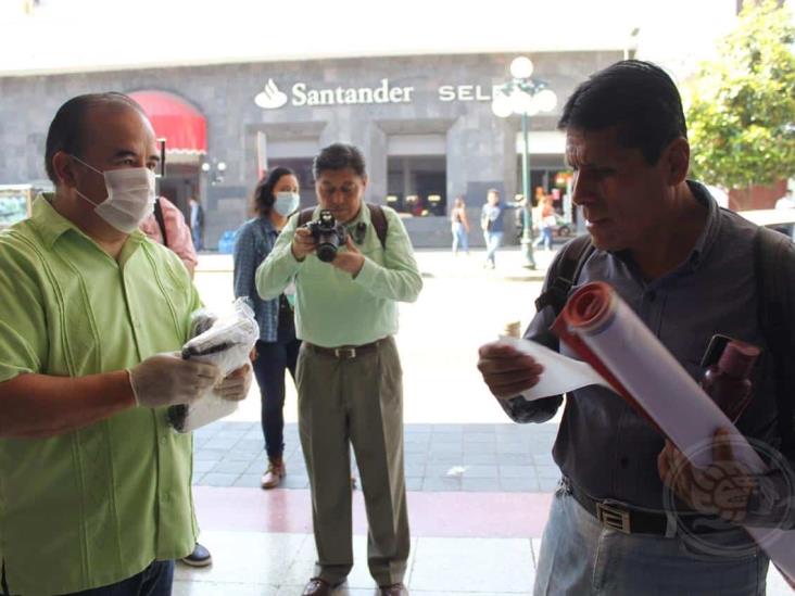 Inicia Ayuntamiento repartición de 3 mil cubrebocas en Xalapa
