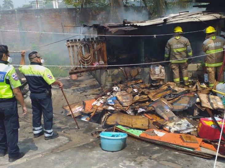 Quema irresponsable de basura provoca incendio en calles de Veracruz