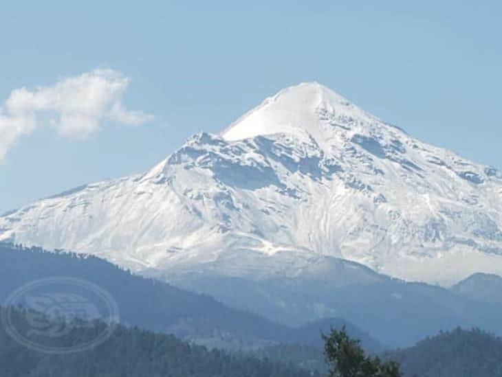 Fuerte Nevada Y Lluvia Visten De Blanco Al Pico De Orizaba