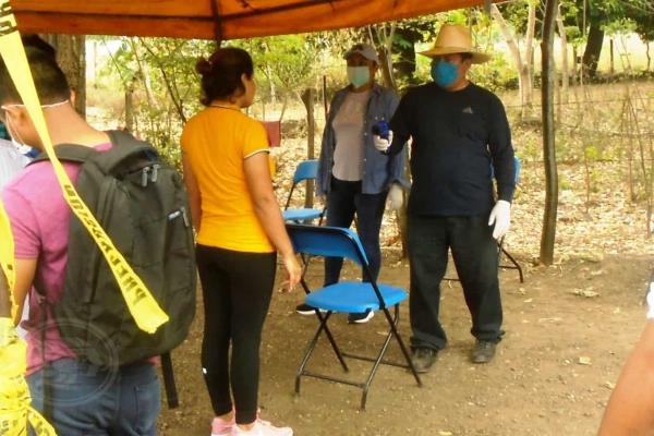 Reciben “mentadas” en filtros sanitarios de la Sierra de Soteapan