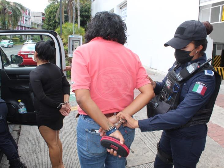 Detienen a presuntas defraudadoras en calles de Xalapa