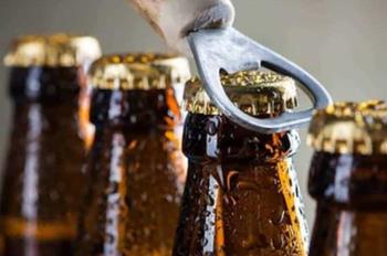 Modelo prepara 'chela postpandemia' con cebada comprada a productores mexicanos