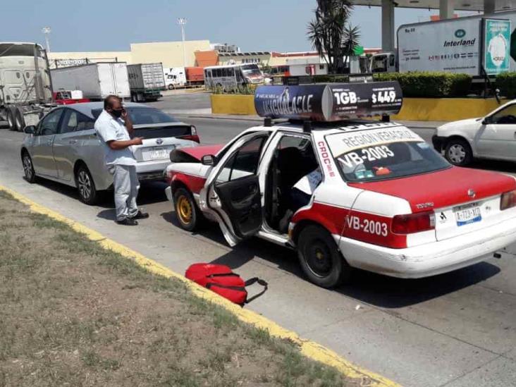 Se registra accidente automovilístico en calles de Veracruz; deja un lesionado