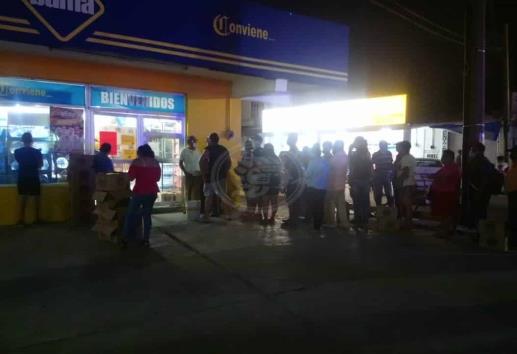 Restringen entrada de foráneos a comprar cerveza en Las Choapas

