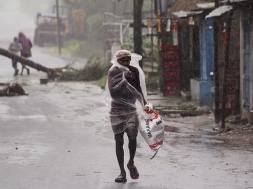 El ciclón más potente en 20 años toca tierra en el este de India