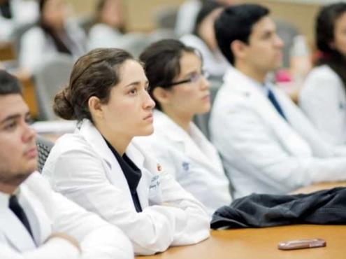 Darán becas a estudiantes de medicina en el extranjero