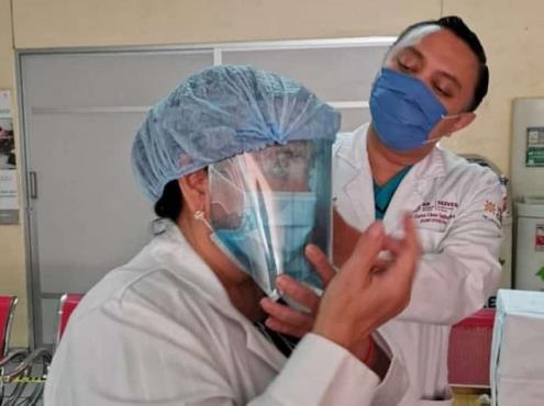 Diseña UNAM caretas médicas y donan 14 mil a sector público
