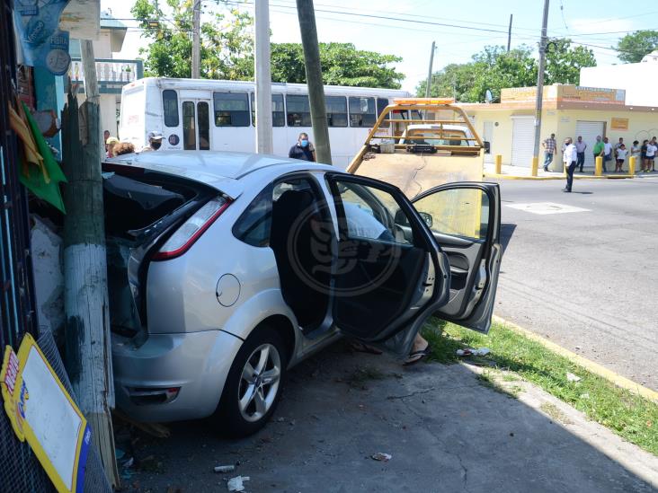 Desafortunado accidente en calles de Veracruz; 2 menores heridos