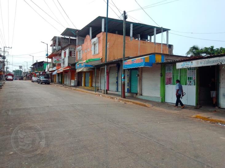 En Cosoleacaque, la gente se resguarda del Covid-19, calles lucen vacías