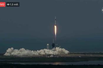 Nueva era espacial; despega cohete de SpaceX con dos astronautas