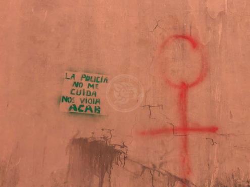 Incierto acusar a feministas por pintas en templo de Xalapa