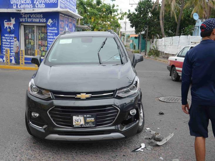 Por no respetar preferencia, hijo de regidor protagoniza accidente en Veracruz