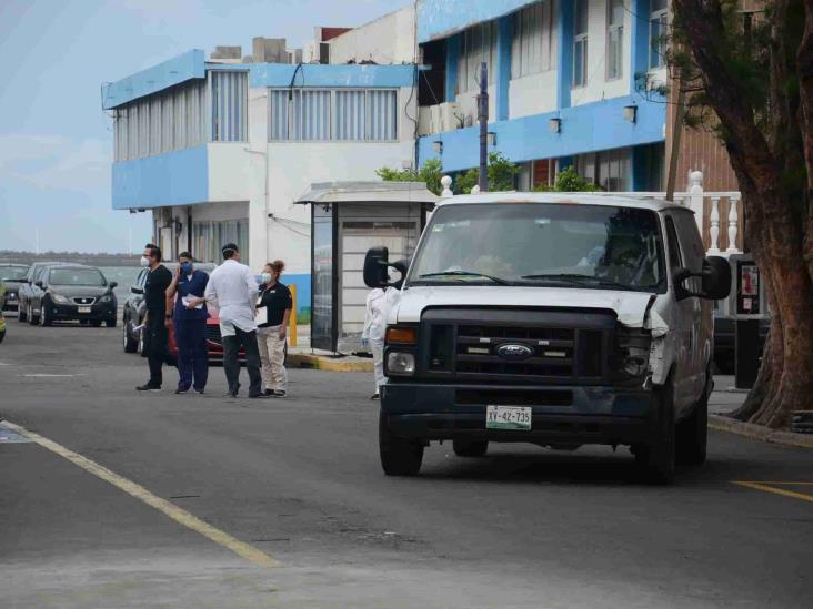 Por covid-19, muere hombre a las afueras del Hospital en Veracruz