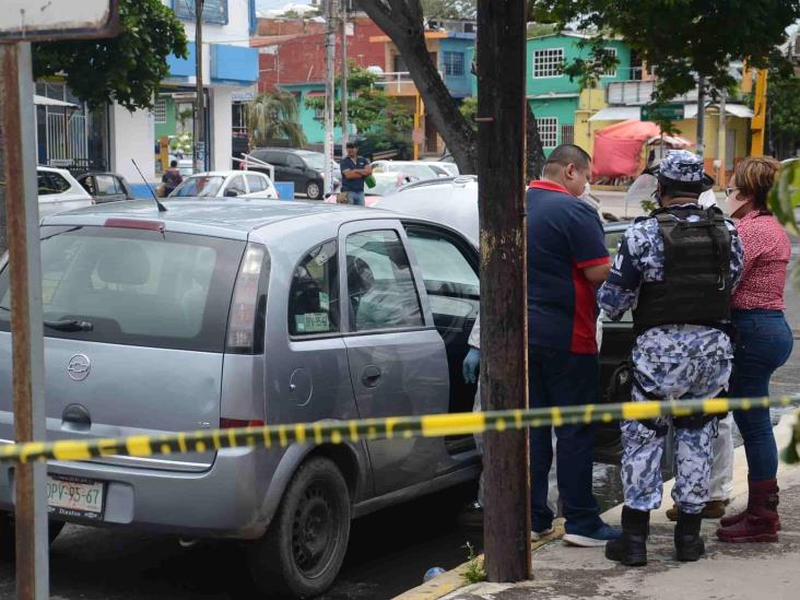 Hombre muere al interior de su vehículo en Veracruz 