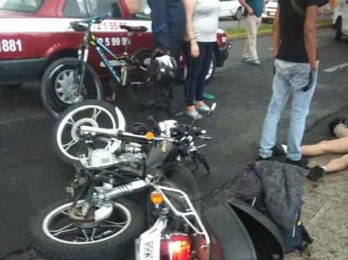 Fallece motociclista en Orizaba; lo arrolló un taxista