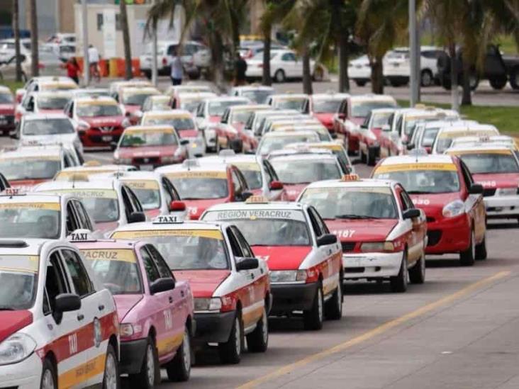 Apoyo gubernamental  da respiro a taxistas en Veracruz