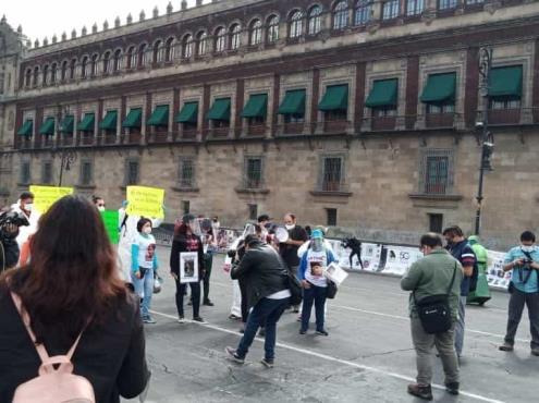 Colectivos de desaparecidos en Veracruz piden a AMLO no recortar fondos a CEAV