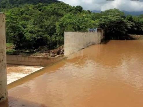 Turbiedad en el Yuribia afecta suministro de agua en Minatitlán