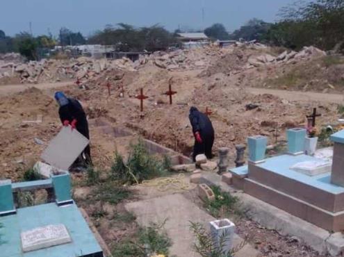 Contabilizaban 28 inhumaciones por Coronavirus en panteón de Minatitlán
