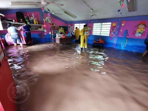 Intensas lluvias siguen ocasionando daños en Moloacán