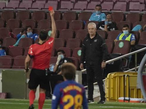 Expulsan a Aguirre ‘por imitar sonido del silbato’ ante Barça