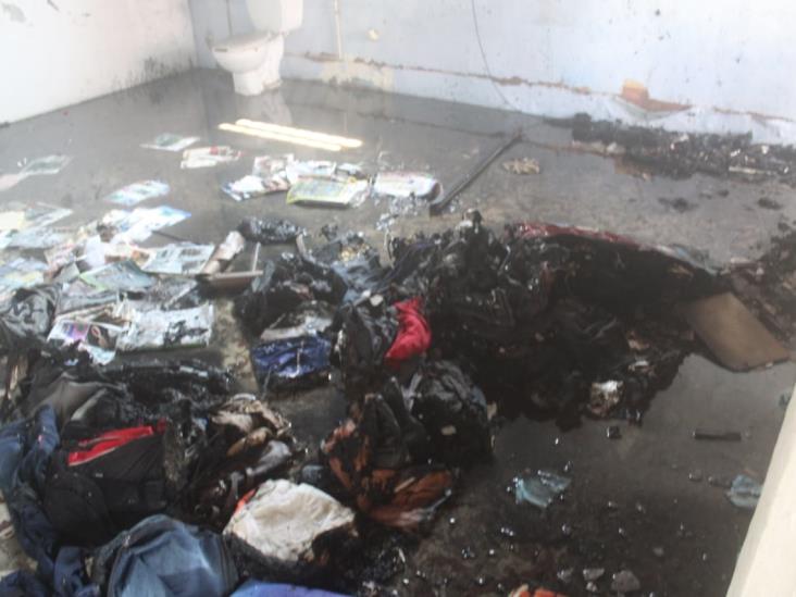 Quema de basura dentro de domicilio alerta a autoridades en calles de Veracruz