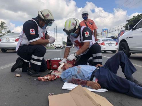 Atropellan a hombre que intentó cruzar carretera federal Veracruz-Xalapa