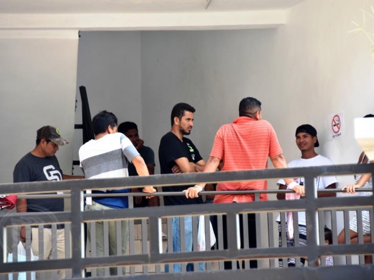 Grupos de rescate brindan capacitación a migrantes varados en Coatzacoalcos