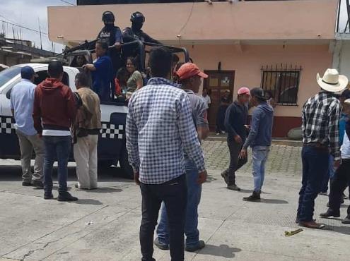 Ante conflicto por tala clandestina, toman Palacio Municipal de Calcalhualco
