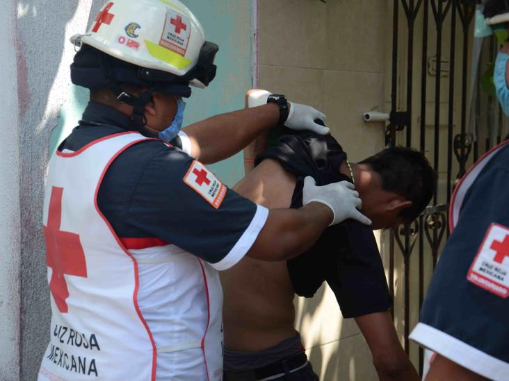 Machetean a joven en calles de Veracruz