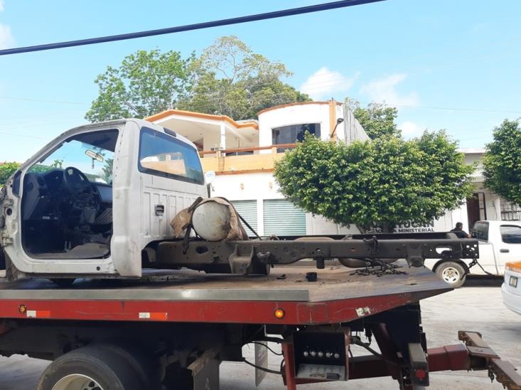 Ministeriales aseguran camioneta desvalijada en Acayucan