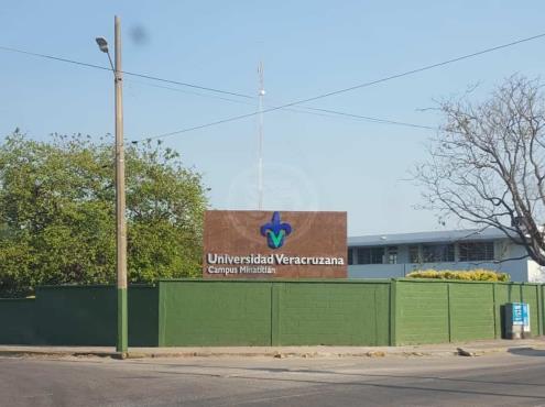 Piden destituir a director de la facultad de Medicina en UV-Minatitlán