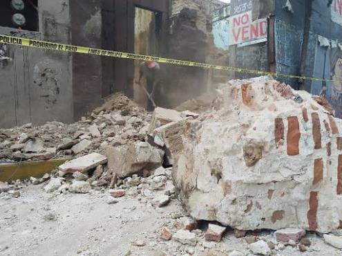 México eleva a 10 las muertes por el sismo y ajusta a 7,4 su magnitud