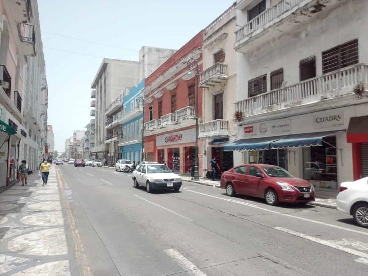 A horas de cambiar a semáforo naranja, comercios en Veracruz están abiertos