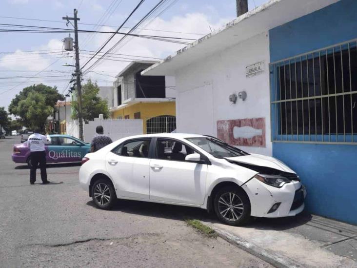Se registra accidente en colonia de Veracruz; deja solo daños materiales
