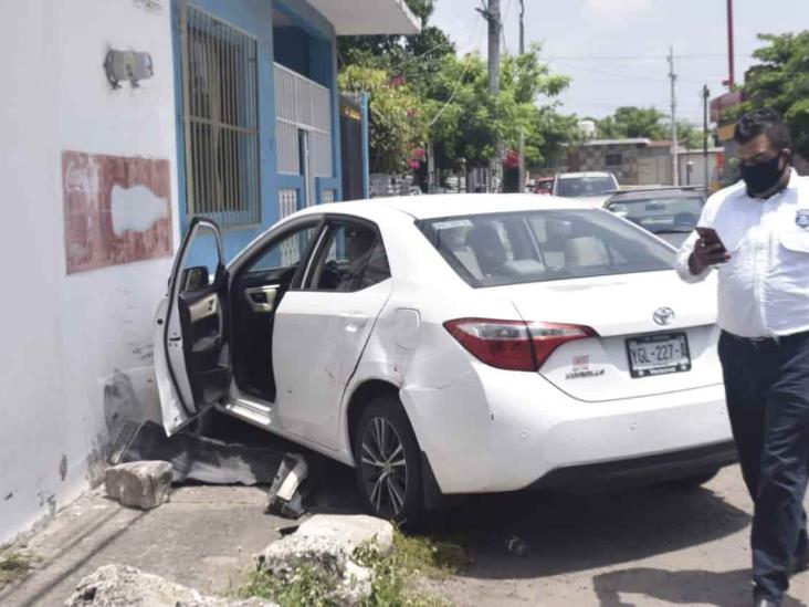 Se registra accidente en colonia de Veracruz; deja solo daños materiales