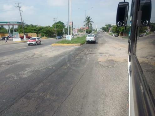 Se manifestarán taxistas por desatención al bulevar en Minatitlán
