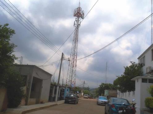 Advierten con derribar antena de telefonía en San Pedro Soteapan