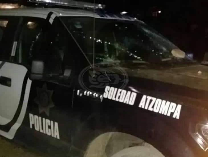 Desconocidos dan golpiza a policías municipales de Atzompa