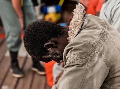 Italia autoriza desembarco de migrantes rescatados en el Mediterráneo