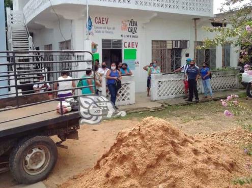 En Chinameca, colonos toman oficinas de Caev; exigen agua en sus domicilios