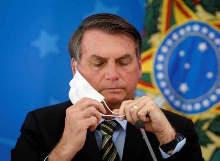 Bolsonaro afirma que todo el mundo debería comprar un rifle