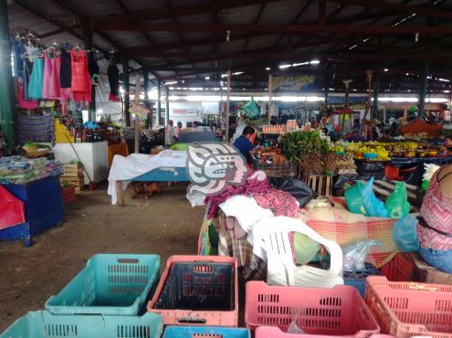 Notable falta de clientes en mercado “Solidaridad” de Minatitlán