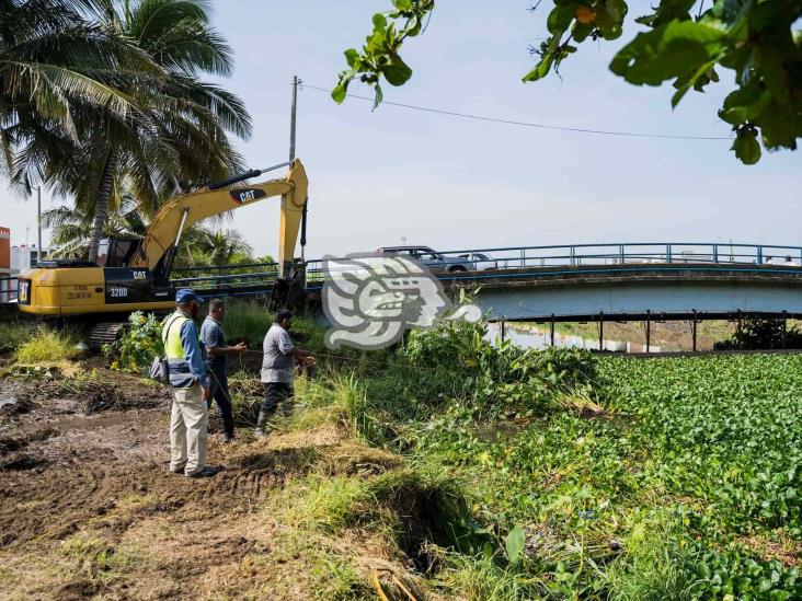 Ayuntamiento de Boca realiza labores de desazolve en canal de la zamorana